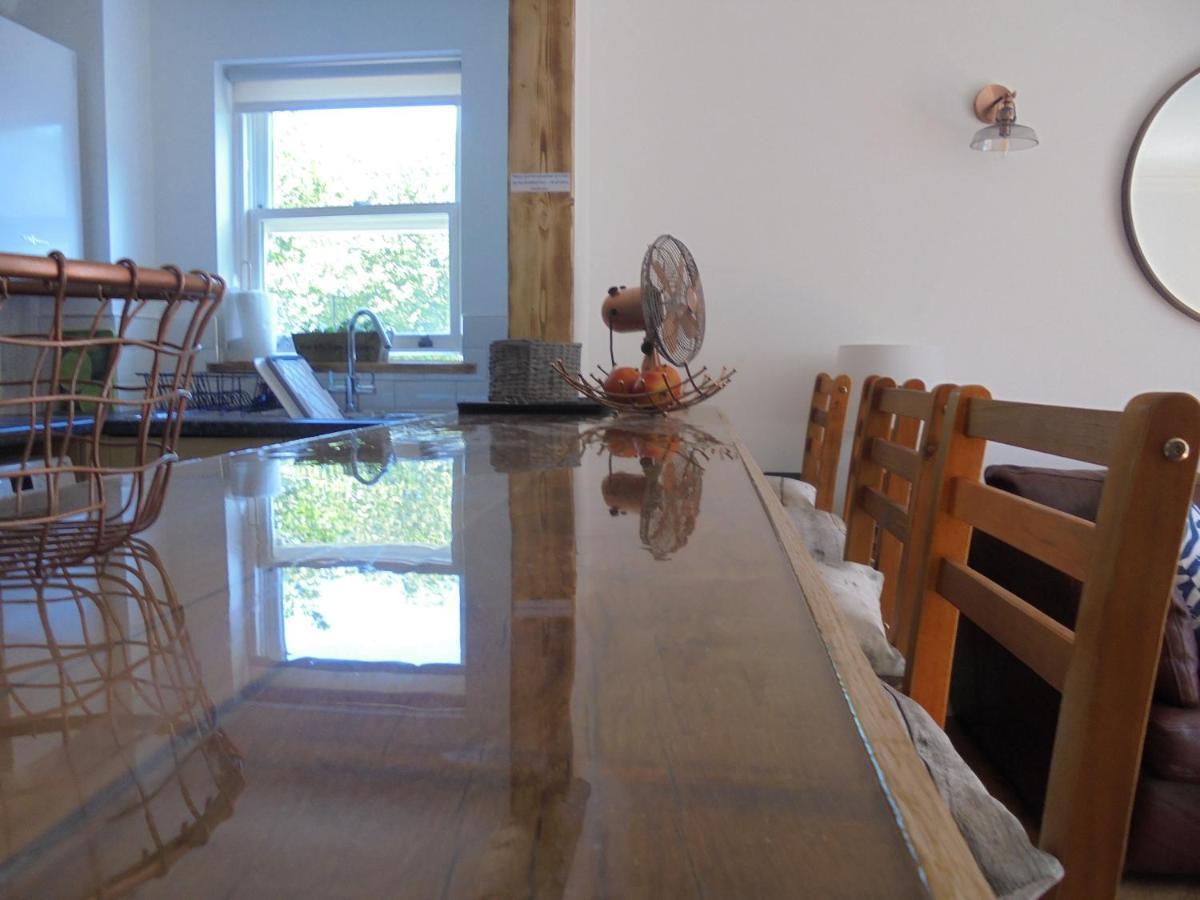 The Beach House Holiday Apartments Истборн Екстериор снимка
