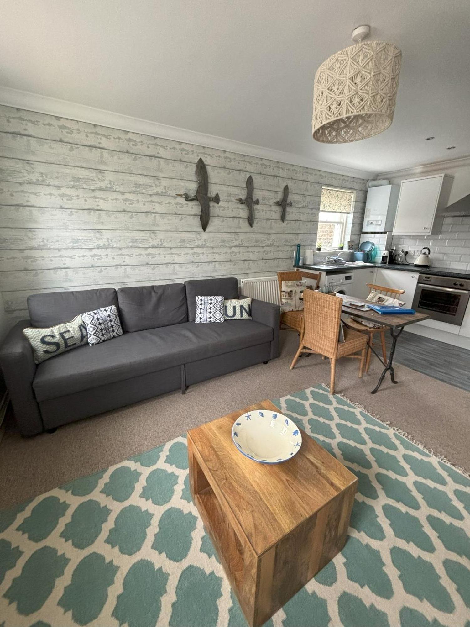 The Beach House Holiday Apartments Истборн Екстериор снимка