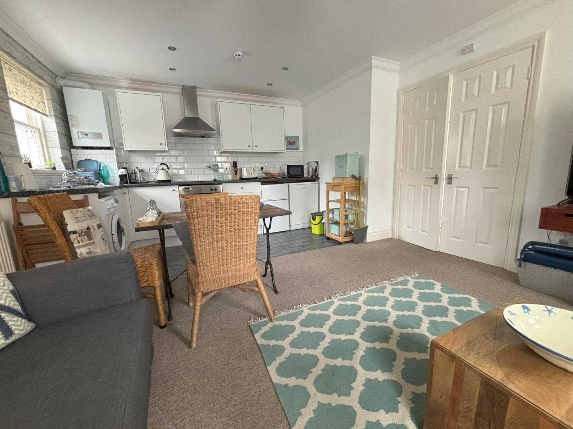 The Beach House Holiday Apartments Истборн Екстериор снимка