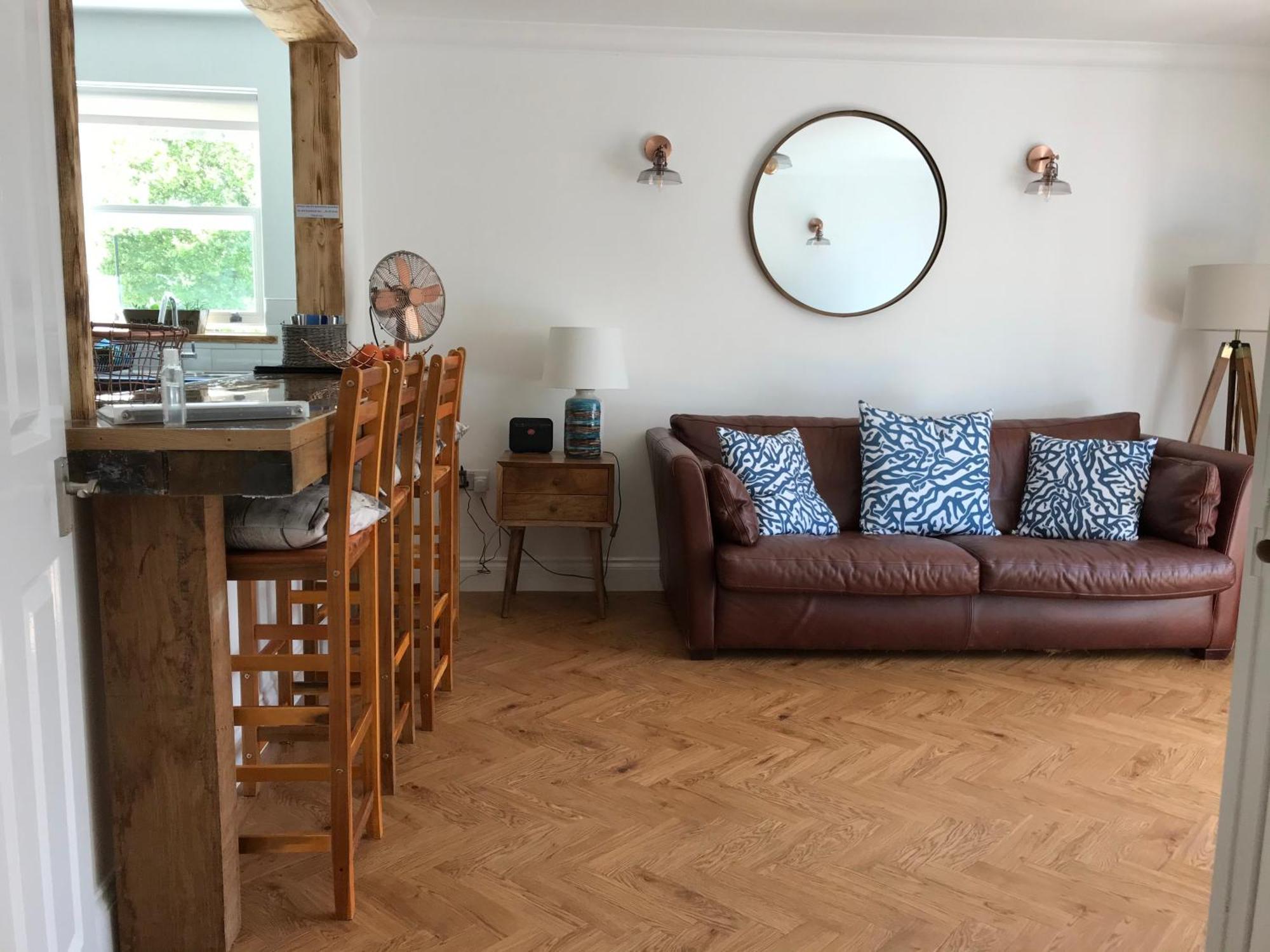 The Beach House Holiday Apartments Истборн Стая снимка