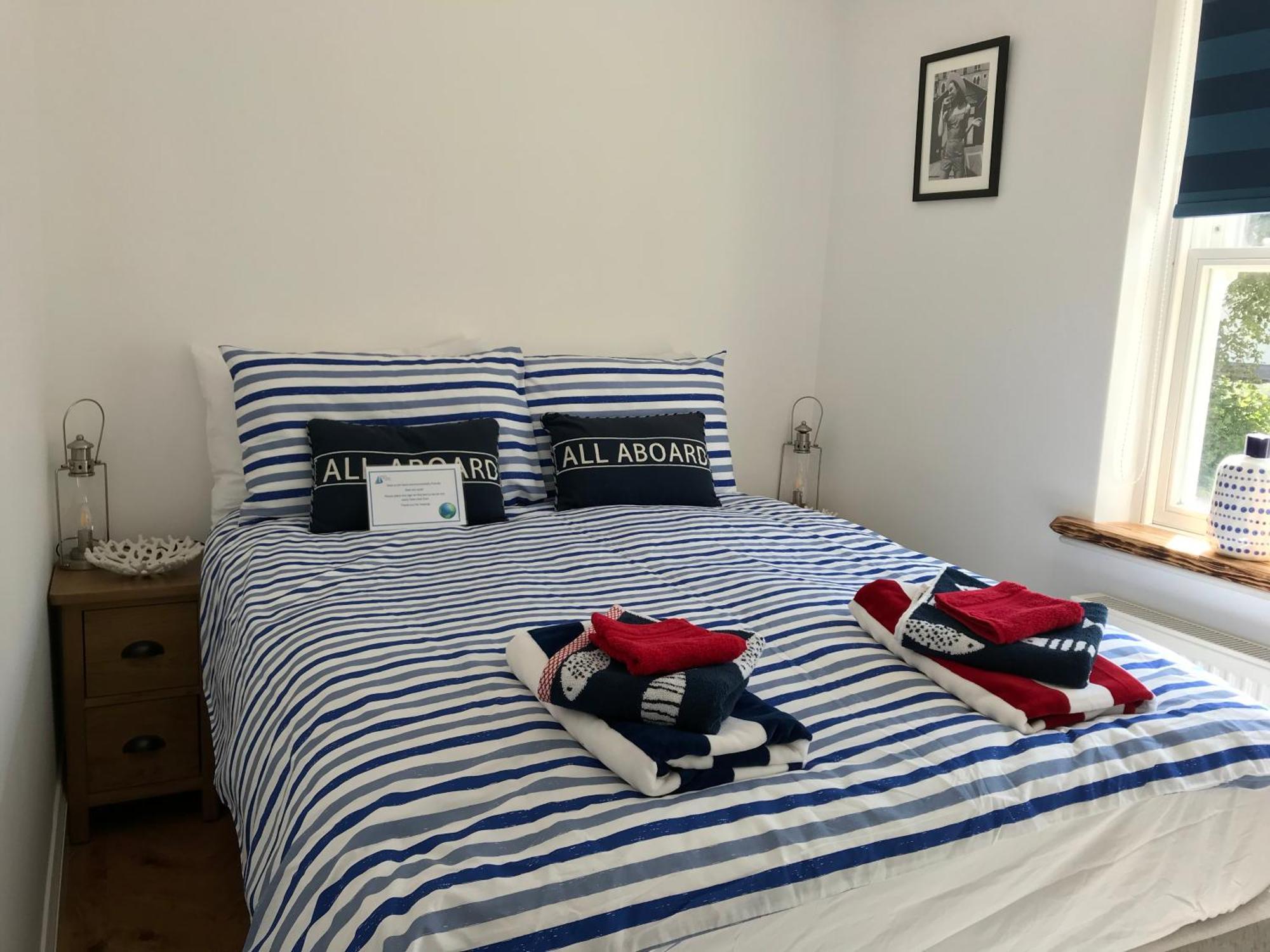 The Beach House Holiday Apartments Истборн Стая снимка
