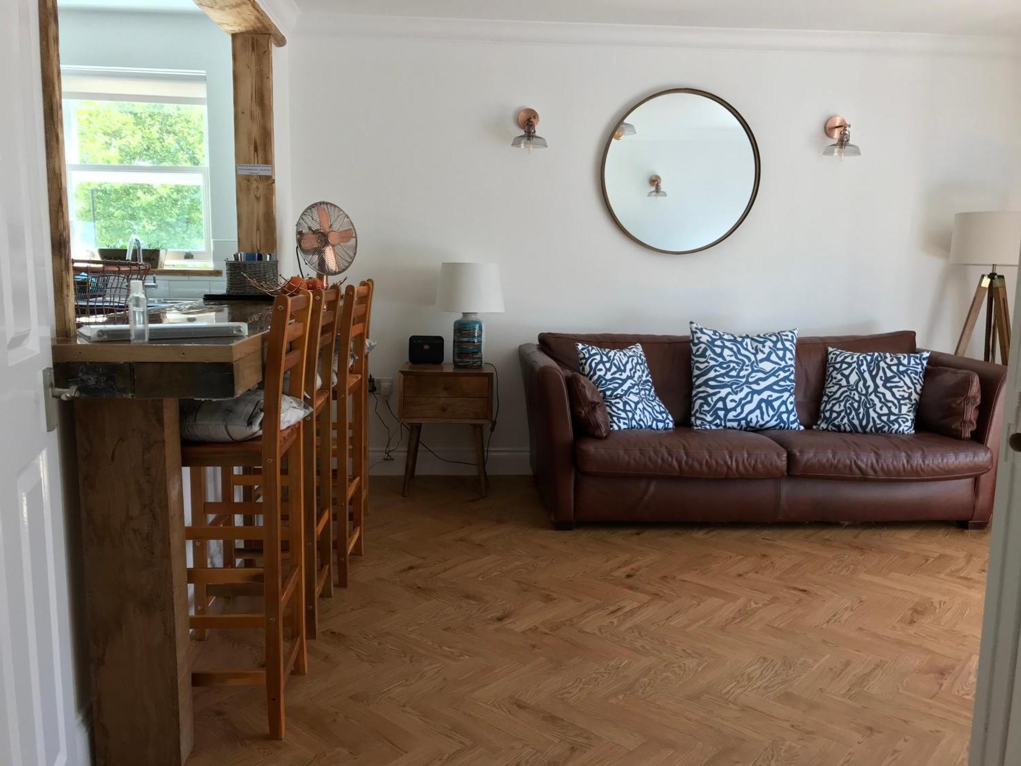 The Beach House Holiday Apartments Истборн Стая снимка