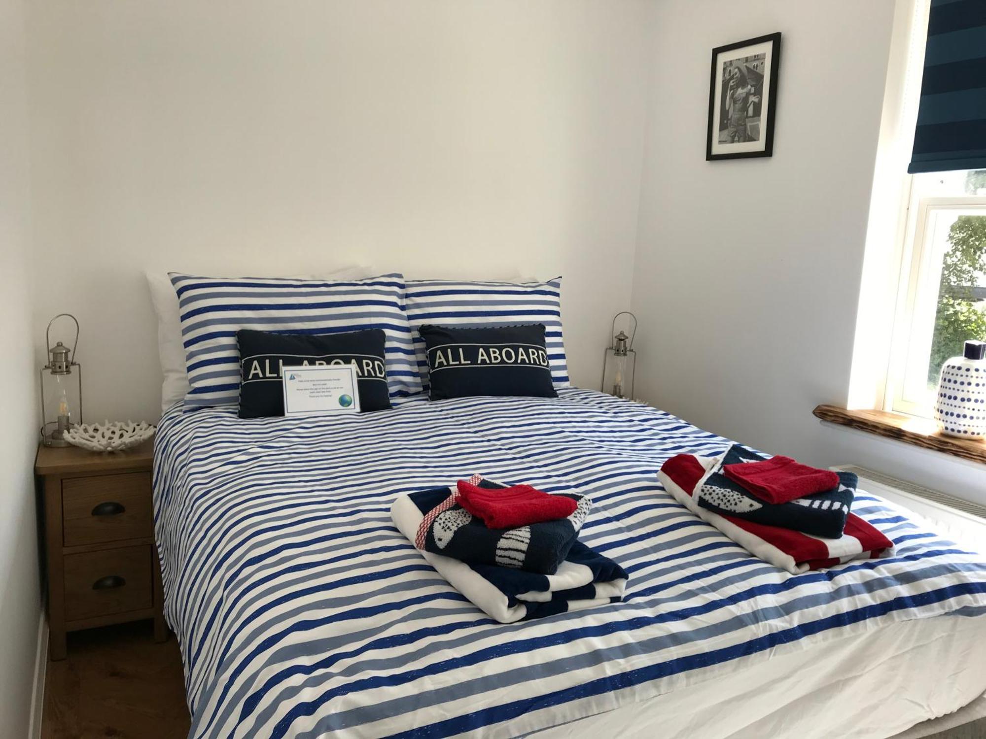 The Beach House Holiday Apartments Истборн Стая снимка