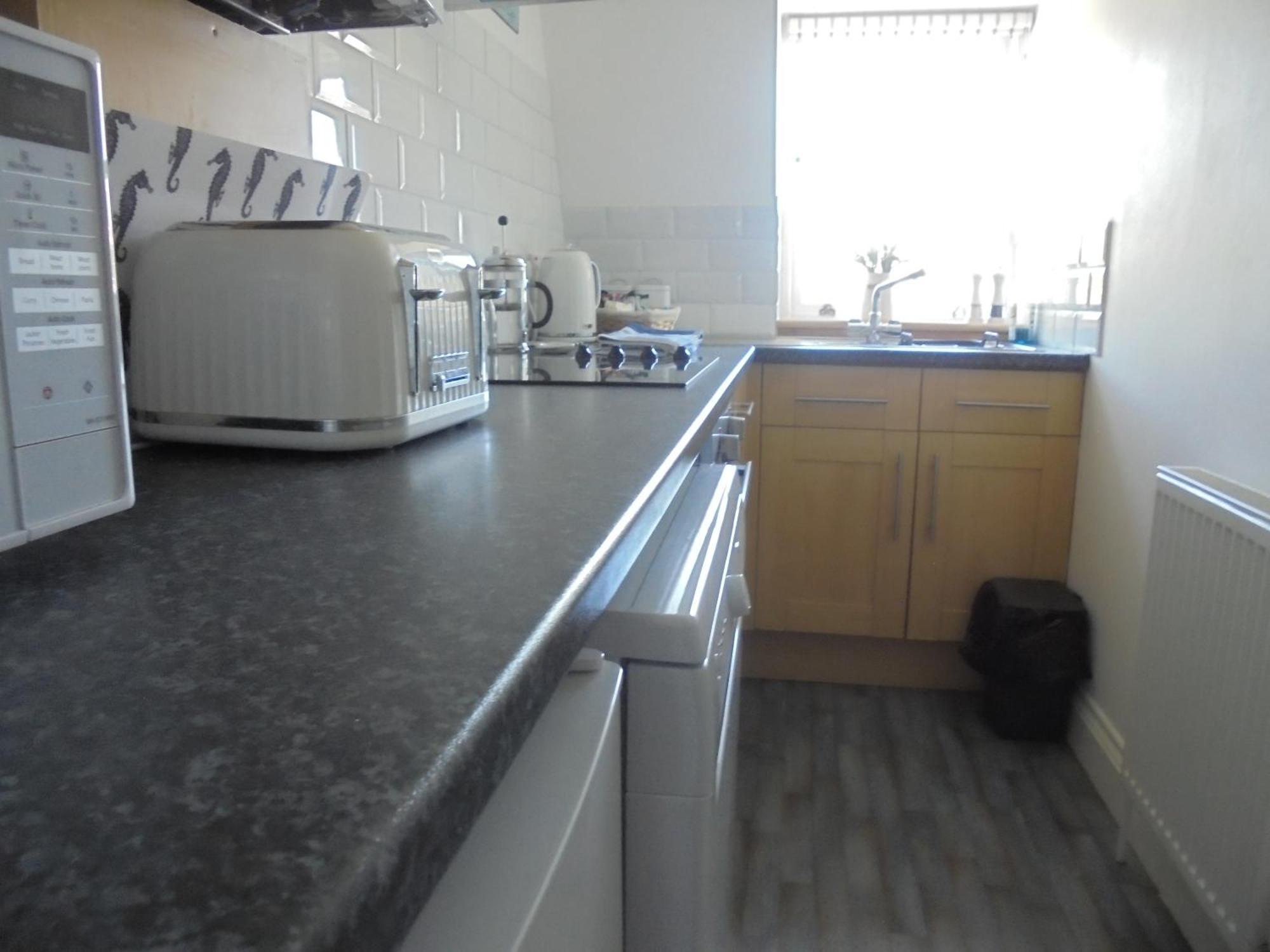 The Beach House Holiday Apartments Истборн Екстериор снимка