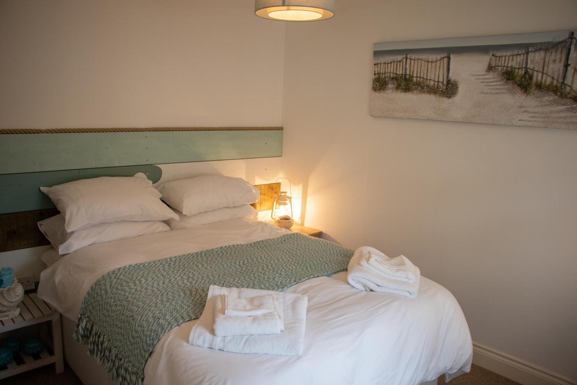 The Beach House Holiday Apartments Истборн Екстериор снимка