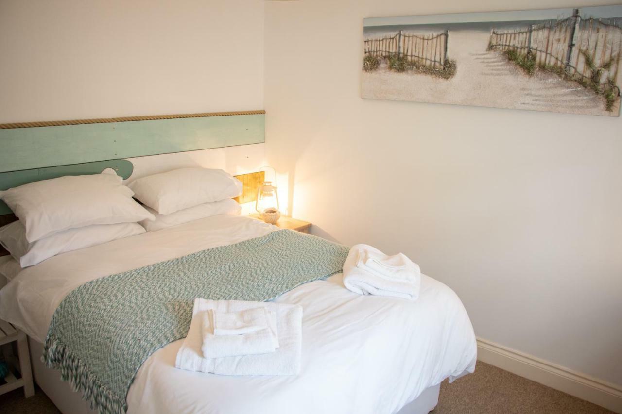 The Beach House Holiday Apartments Истборн Екстериор снимка